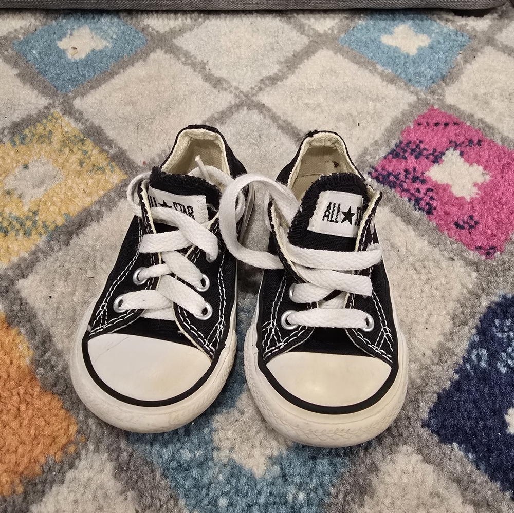 Converse Low Top - Size 5